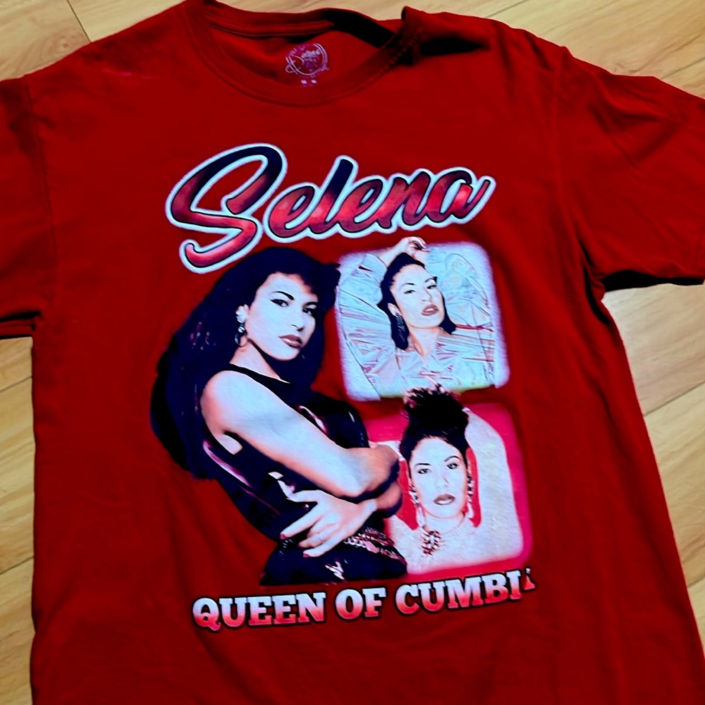 Used Selena tshirt